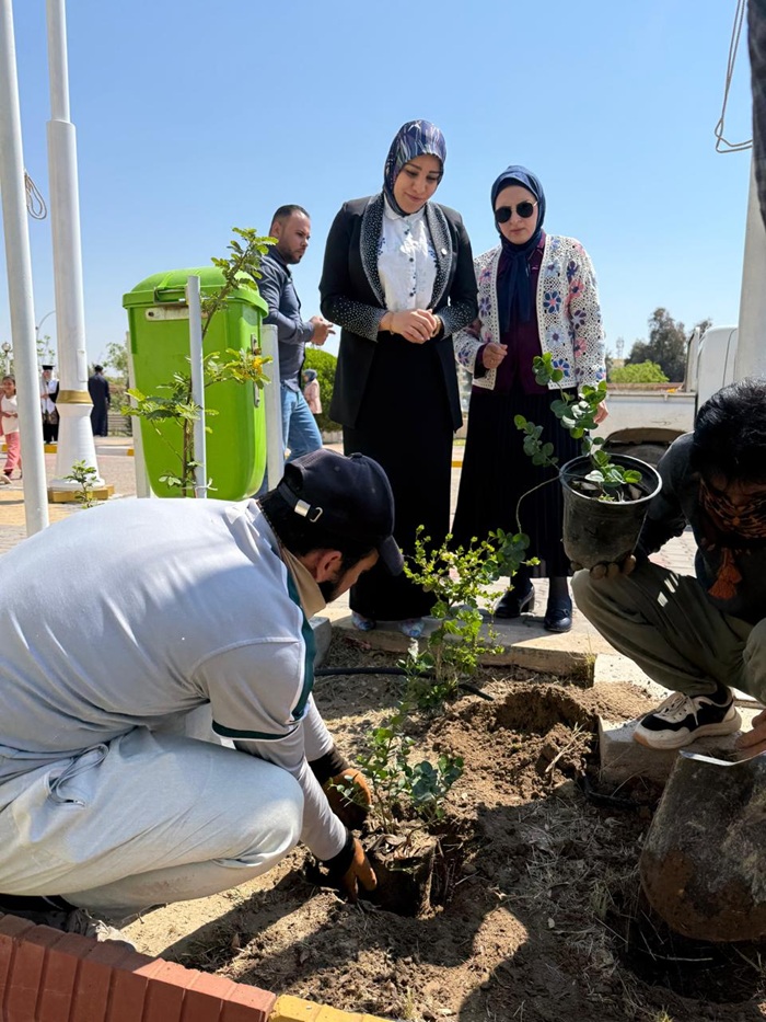 حملة لتشجير حدائق الموقع الجامعي 